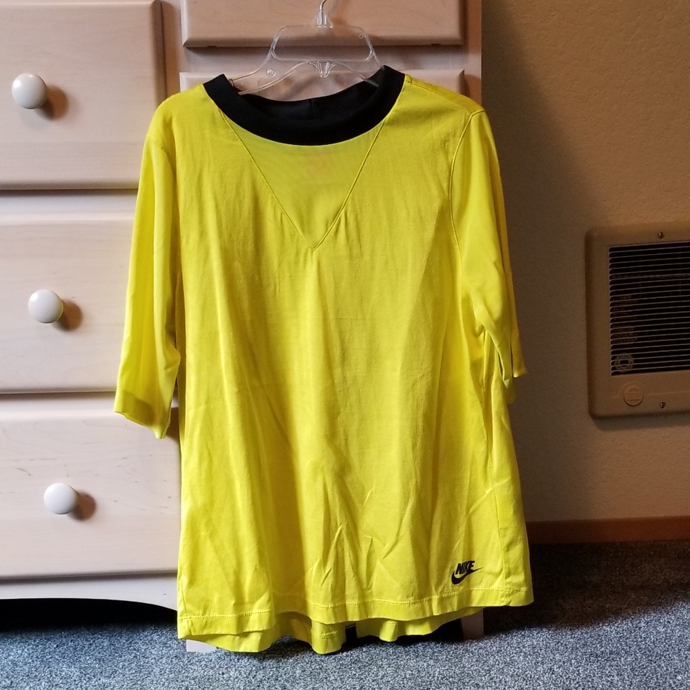 Nike 3/4 Sleeved Athletic Top